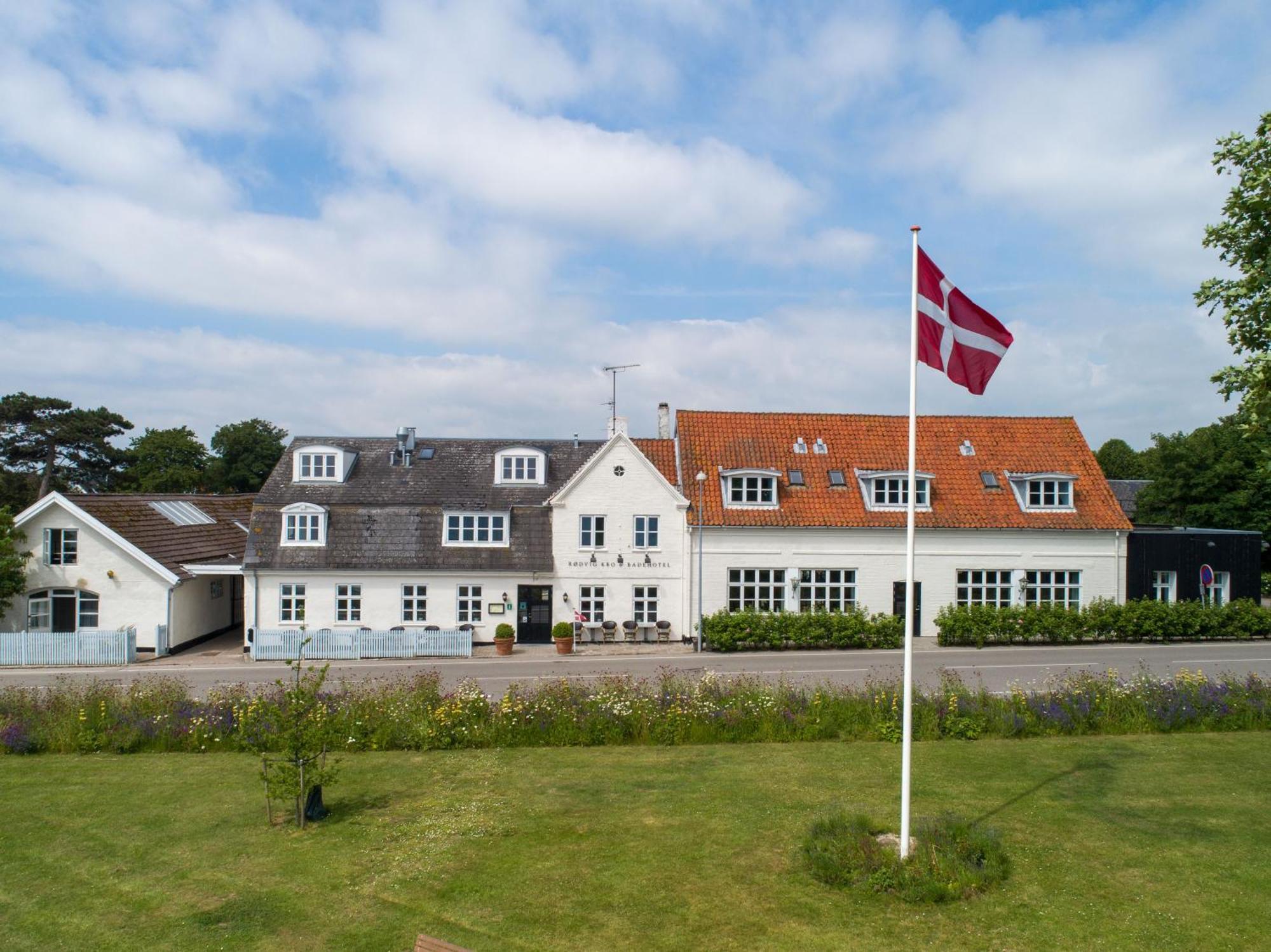 Rodvig Kro Og Badehotel Buitenkant foto